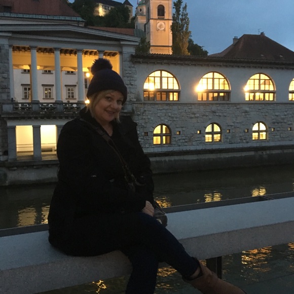 Meet your Posher, Jennifer - Picture 3 of 11